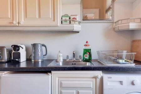 Spacious Ealing Broadway Apartment London Exterior photo